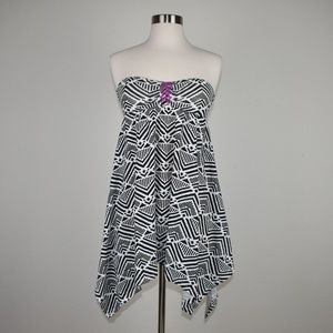 Roxi Black and White Top Size XS Geometric print